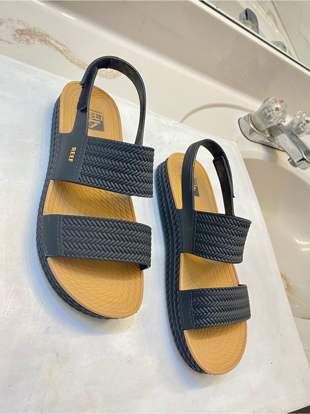 REEF water Vista Woman Size 8, great condition clean interior good bottom.